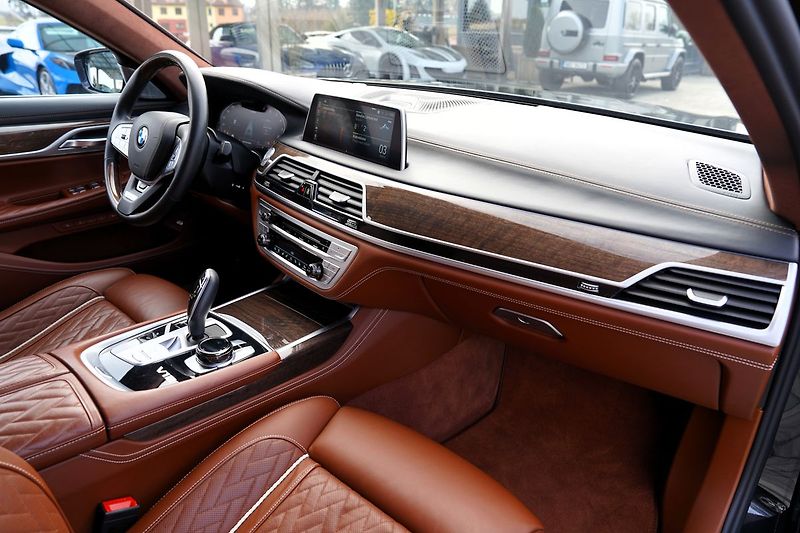 BMW Ostatní M760Li xDrive/6.6i/V12/590PS - fotka 25 z 47