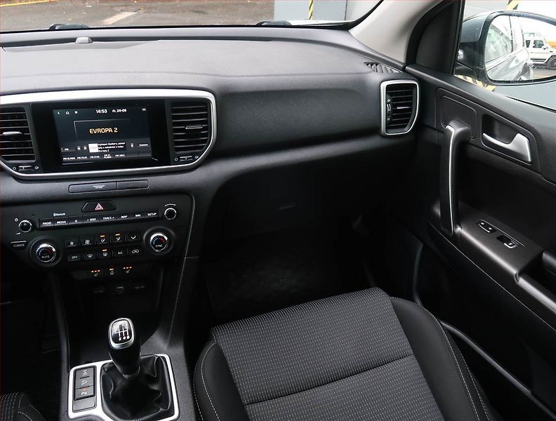 Kia Sportage (2019) 1.6 T-GDI, 4X4, ČR,1.maj - fotka 8 z 21