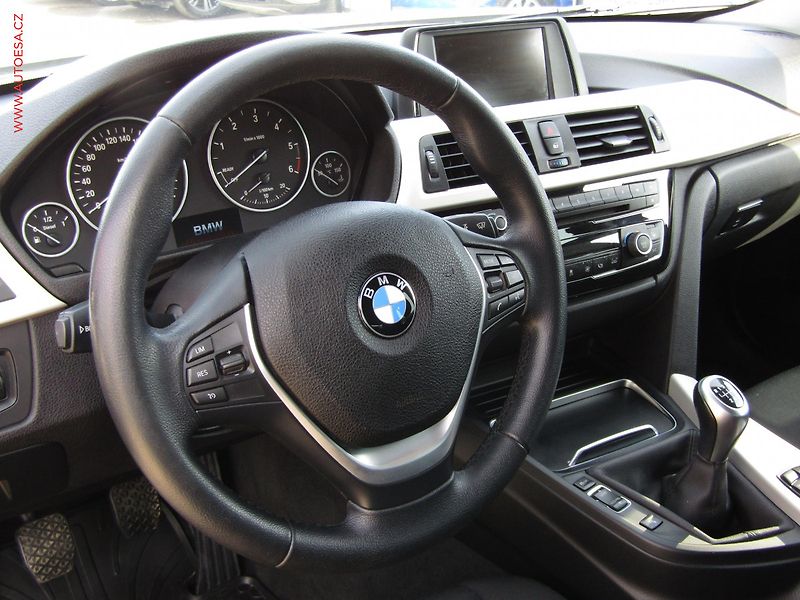 BMW Řada 3 (2016) 2.0 D 316d - fotka 13 z 16
