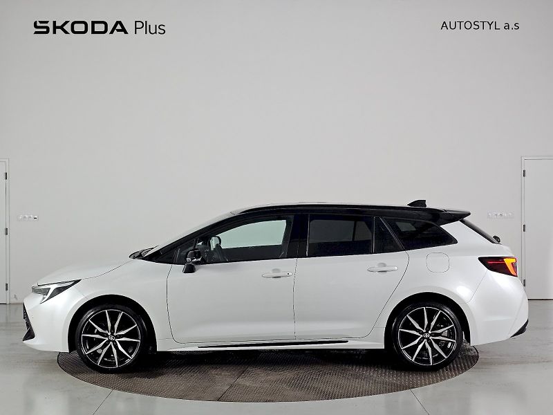 Toyota Corolla (2024) 2.0HEV 197k GR Dynamic - fotka 3 z 25
