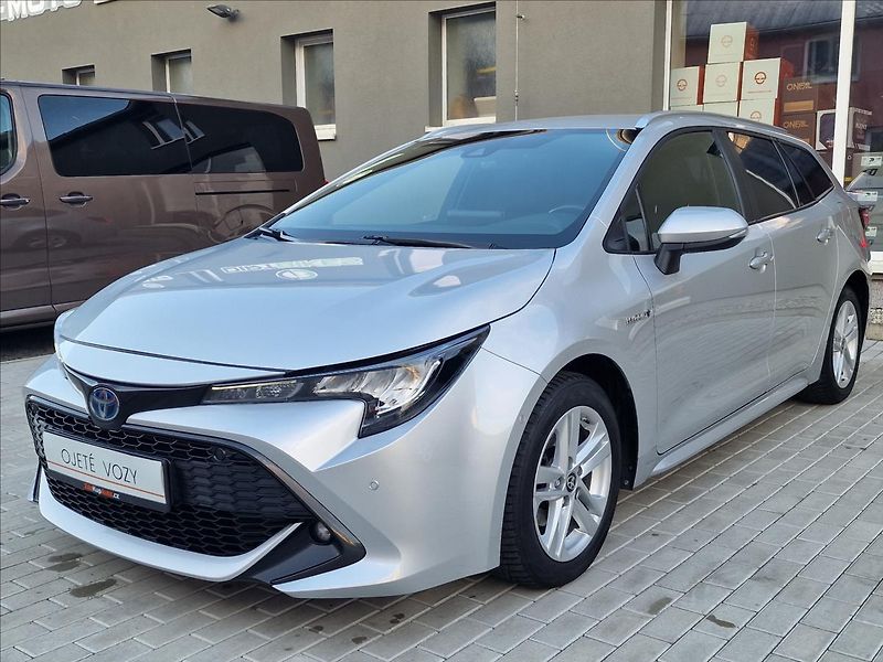 Toyota Corolla 1.8 Hybrid Comfort,ČR ,1.Maj. - fotka 5 z 48