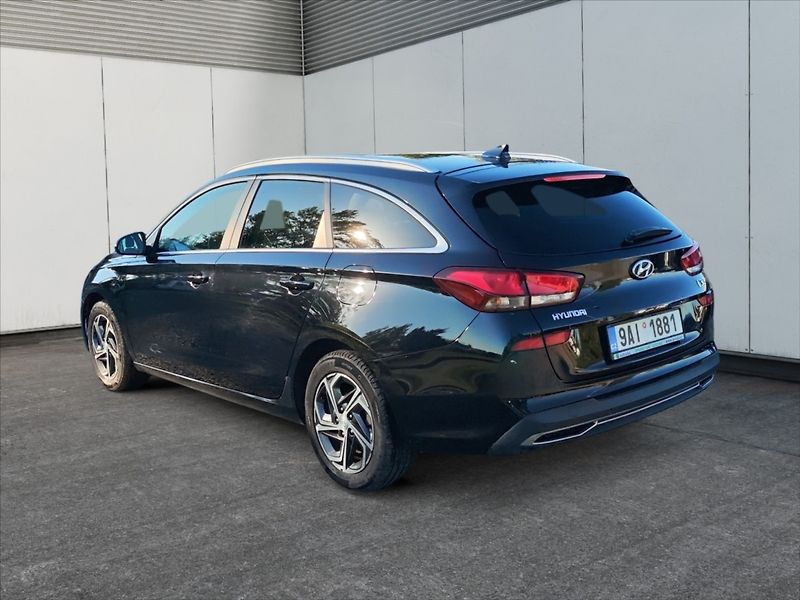 Hyundai i30 1,0 TGDI Family Smart - fotka 4 z 11