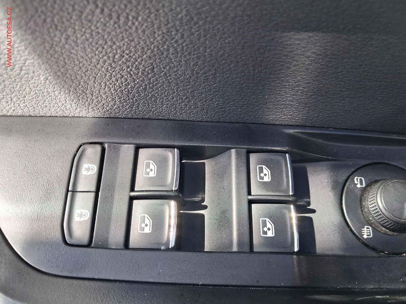 Škoda Superb (2018) 1.8 TSi, L&K, DSG, panor - fotka 18 z 23