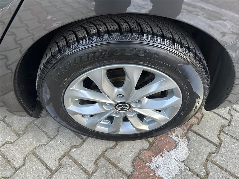 Mazda 3 2,0 EXCLUSIVE G120 - fotka 24 z 26
