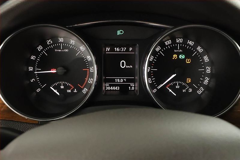 Škoda Superb (2013) Laurin&Klement 2.0 TDI, 4X4 - fotka 9 z 20