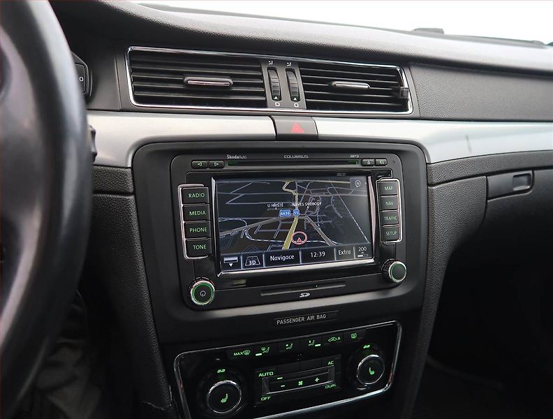 Škoda Superb (2008) 2.0 TDI, Serv.kniha, Xenony - fotka 13 z 20
