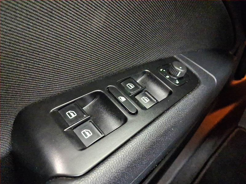Škoda Superb (2012) Ambition 2.0 TDI, Navi, Xenony - fotka 16 z 16