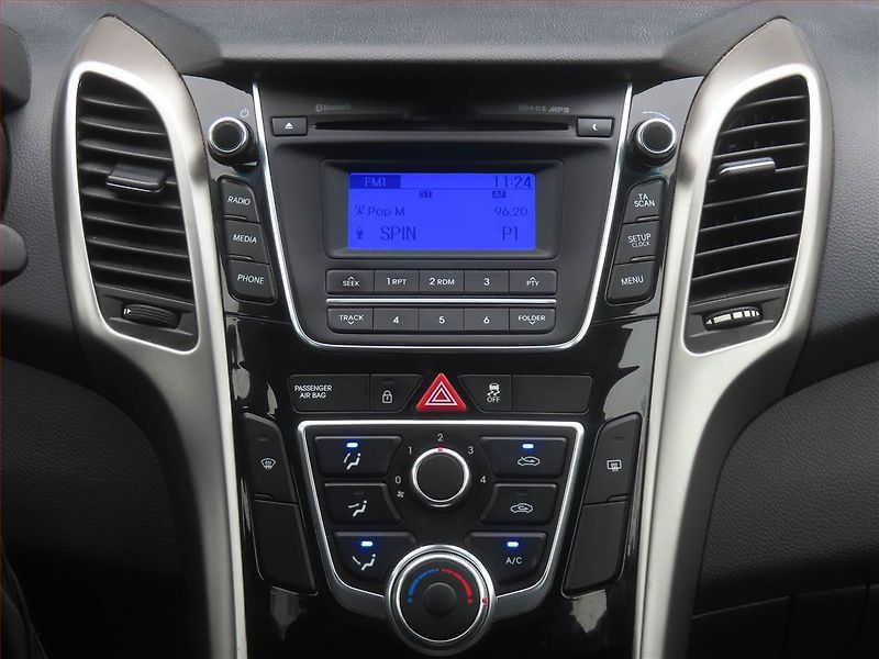 Hyundai i30 (2015) 1.6 CRDi, ČR,1.maj, Serv.kniha - fotka 12 z 15