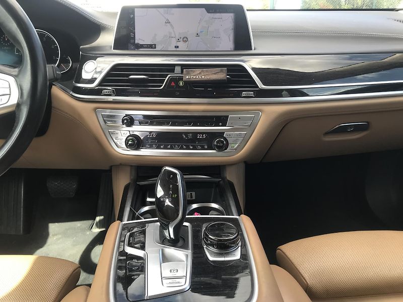 BMW Řada 7 730D X-DRIVE ,360,HUD,ČR,DPH.. - fotka 17 z 17