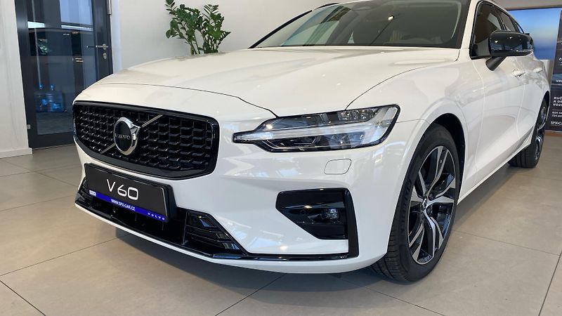 Volvo V60 (2026) PLUS DARK, B4, 145+10 kW / 197 - fotka 5 z 14