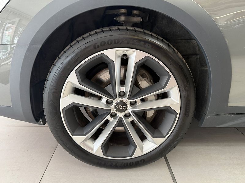 Audi A4 Allroad (2023) 3.0 TDI Quattro 210 kW - fotka 29 z 31