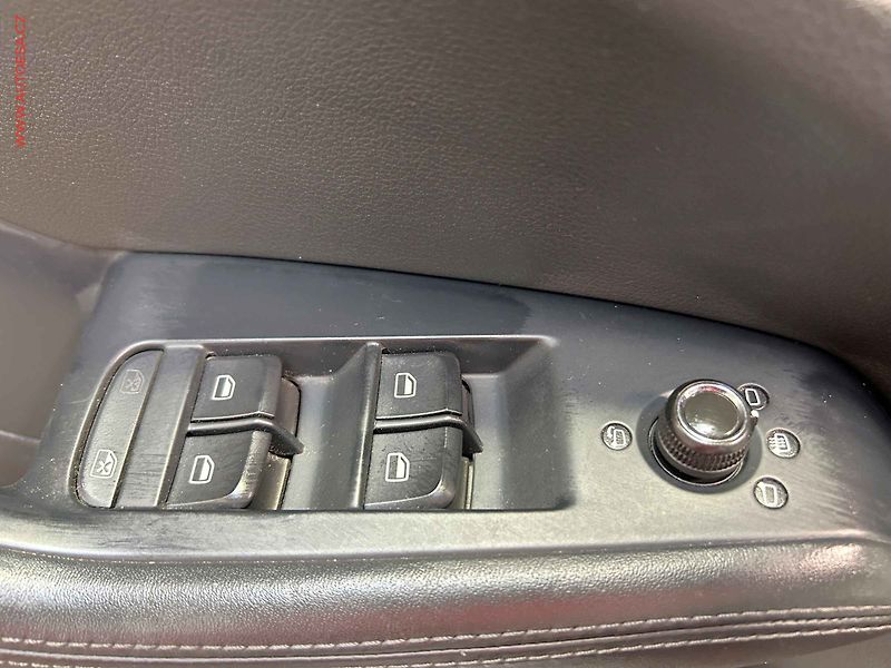Audi Q5 (2010) 3.0 TDi Quattro, S-line, AT - fotka 12 z 17