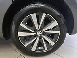 Volkswagen Sharan 2,0 TDI Highline LED panorama - náhled 32