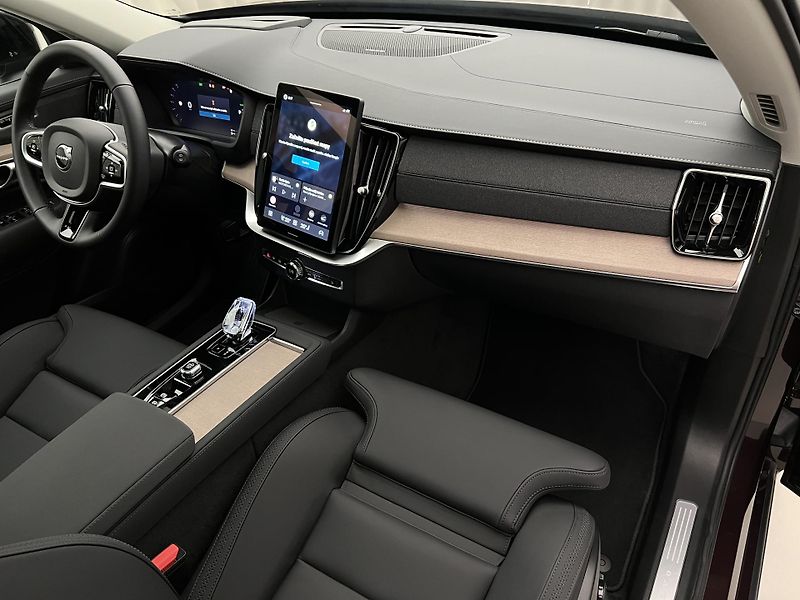 Volvo XC90 T8 AWD DARK PLUS AUT 7 MÍST  - fotka 26 z 47