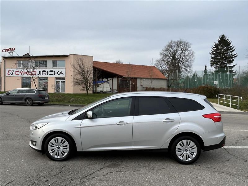 Ford Focus 1,5 TDCi 88kW,Xenon,Navi,Výhře - fotka 36 z 38