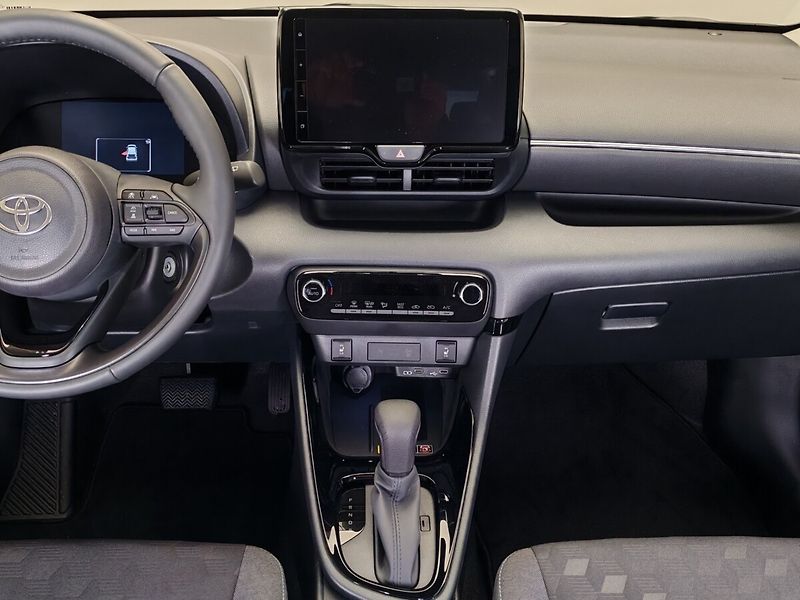 Toyota Yaris 1.5 Hybrid e-CVT Style - fotka 11 z 30