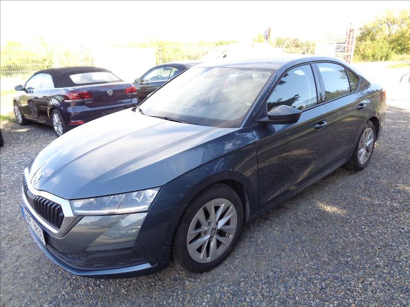 Škoda Octavia 1,5 - fotka 3 z 17