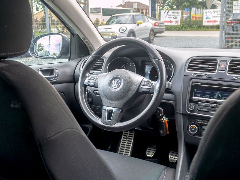 Volkswagen Golf (2012) 2.0TDI 103KW - 2x KOLA - fotka 14 z 49