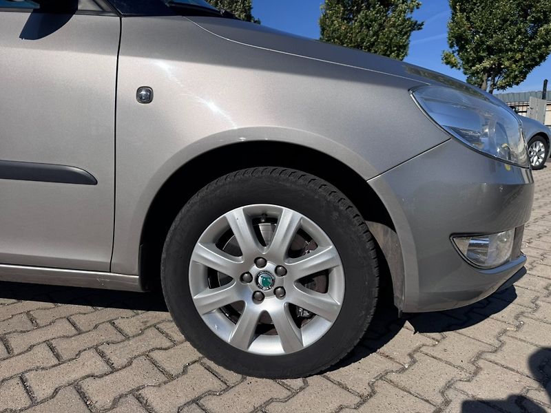 Škoda Roomster (2011) 1,2 TSI 77 KW KILOMETRY TAŽNÉ - fotka 16 z 50