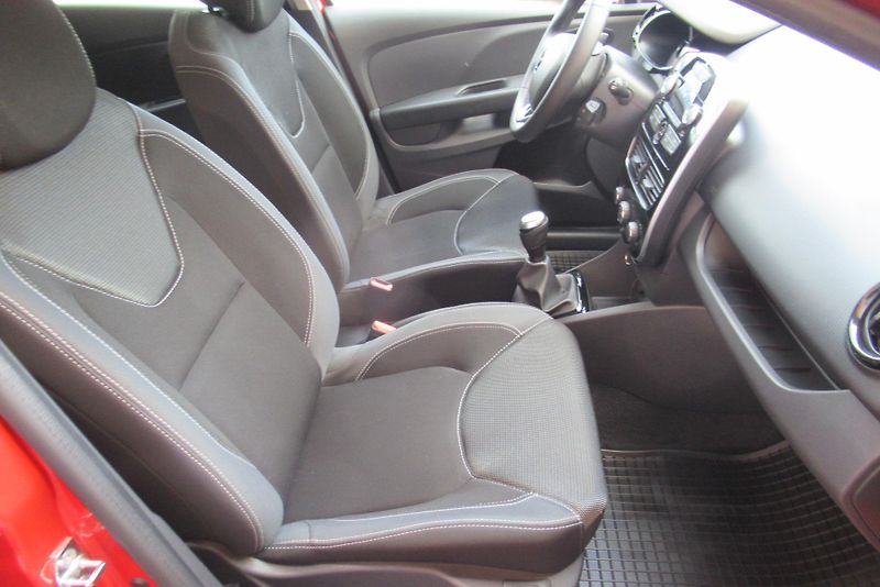 Renault Clio 0.9 TCe KLIMA VYHŘÍV. SEDADLA - fotka 15 z 20