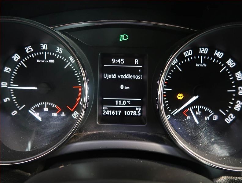 Škoda Superb (2014) Comfort 2.0 TDI, Automat - fotka 11 z 20