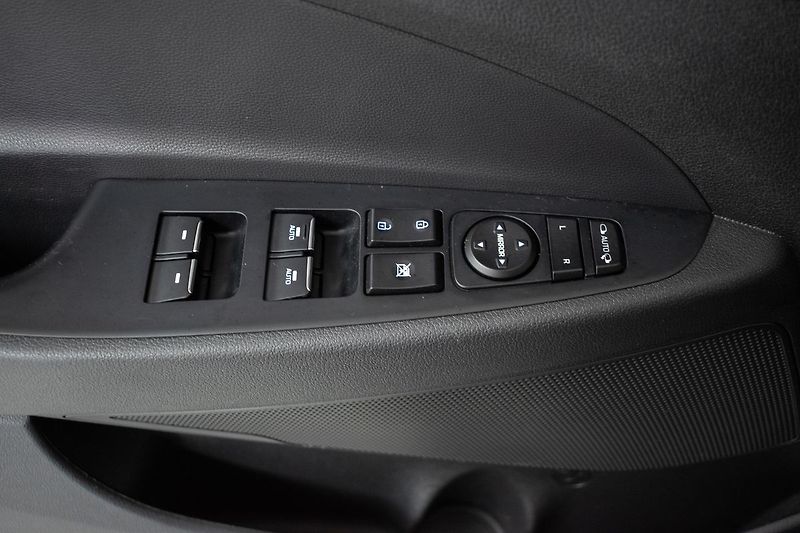 Hyundai Tucson 1.6T-GDI 130kW*KAMERA*TAŽNÉ*ČR - fotka 15 z 34