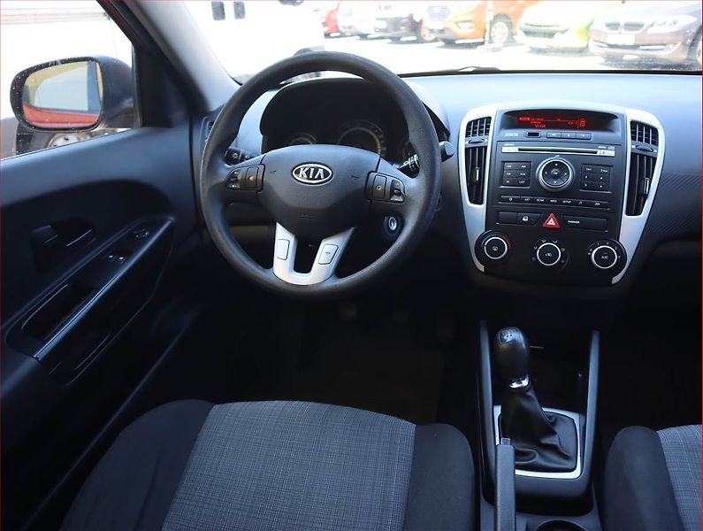 Kia Ceed (2011) 1.4 CVVT, Serv.kniha - fotka 7 z 14