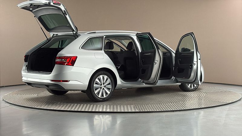 Škoda Superb 2.0 TDI DSG Style Combi - fotka 6 z 28