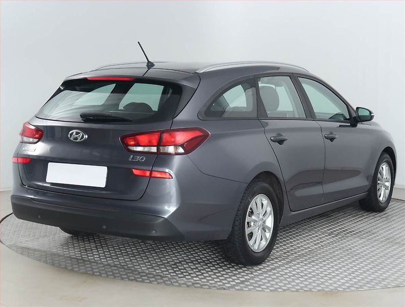 Hyundai i30 (2017) Trikolor 1.0 T-GDI, Serv.kniha - fotka 5 z 17