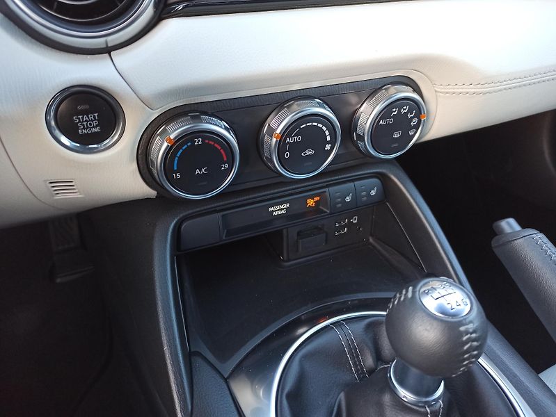 Mazda MX-5 2.0L 135kW SKYACTIV-G ČR 1.MAJ - fotka 25 z 29
