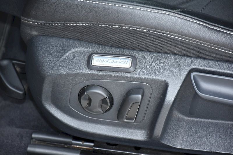 Volkswagen Arteon (2018) R-Line  2.0 BITDI 176kW 4x4 DS - fotka 26 z 32