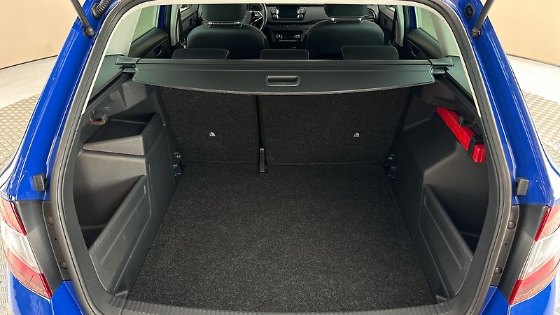Škoda Fabia 1.0 TSI Black Combi - fotka 17 z 24