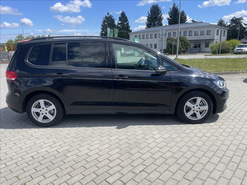 Volkswagen Touran 2,0 TDi 110kw Highline Panoram - fotka 47 z 48
