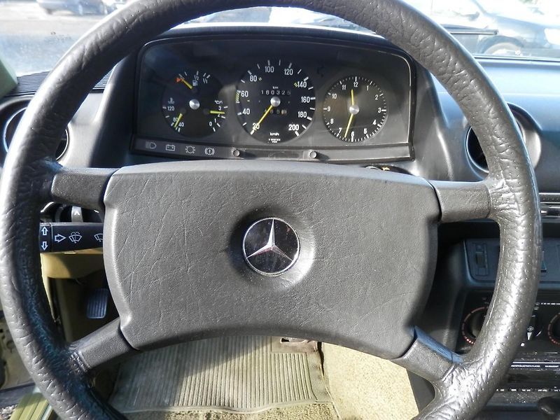 Mercedes-Benz 123 230E AUTOMAT - fotka 18 z 36