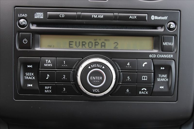 Nissan Qashqai 2,0 i  NOVÉ V ČR,4x4,TAŽNÉ - fotka 11 z 24