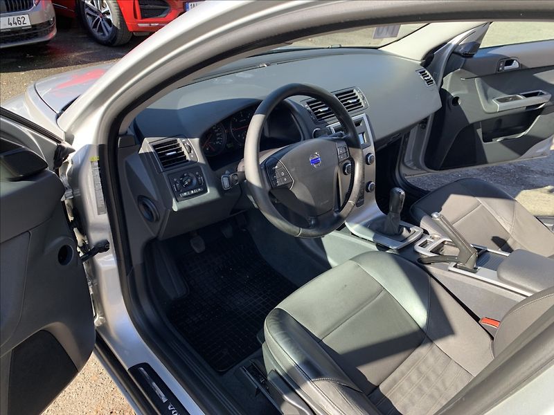 Volvo V50 2,0 D - fotka 13 z 17