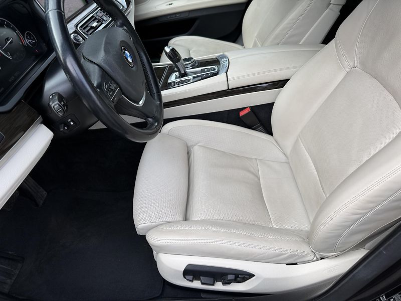 BMW Řada 7 730D koupeno v ČR DPH - fotka 13 z 35