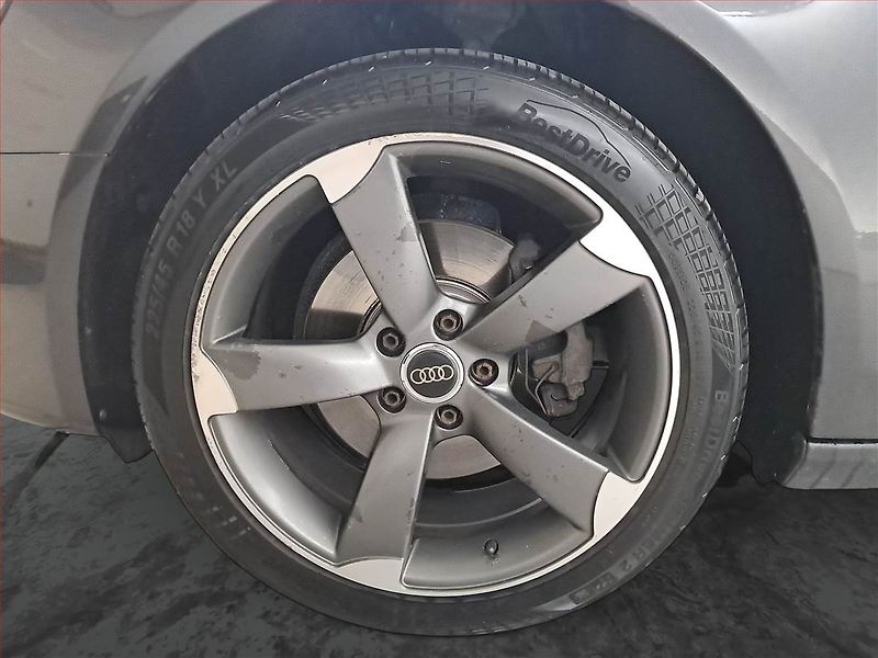 Audi A4 (2008) 1.8 TFSI, Serv.kniha - fotka 15 z 15