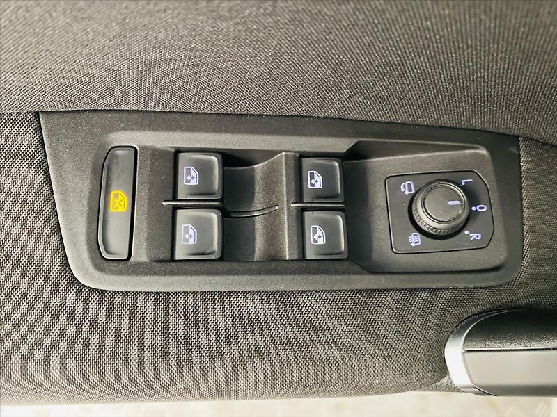 Volkswagen Touran 2,0 TDI DSG 110kW - fotka 12 z 25