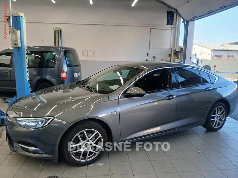 Opel Insignia (2017) 1.5 T, navi, LED, headUP - fotka 2 z 3
