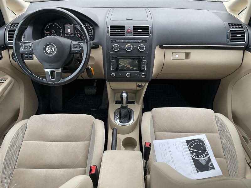 Volkswagen Touran 2,0 TDi 103kw DSG Highline Pan - fotka 11 z 25