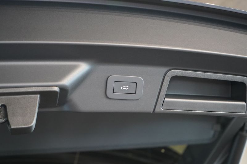 Land Rover Range Rover Velar D300 AWD Dynamic SE, Tážné - fotka 10 z 50