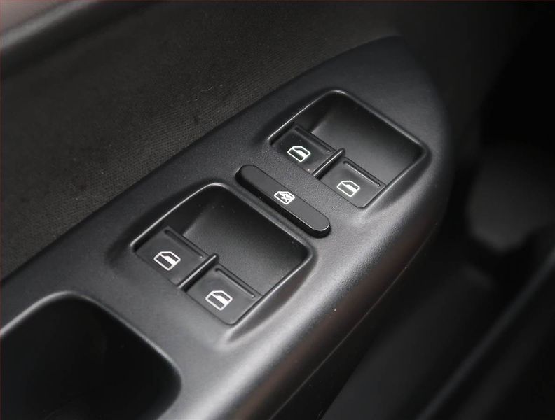 Škoda Octavia (2011) Elegance 1.6 TDI, Tempomat - fotka 15 z 18