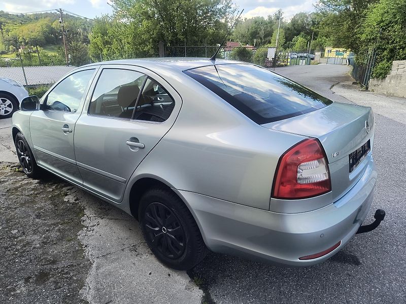 Škoda Octavia (2009) 1.6 MPi 75KW/AC/PC/PDC/TAŽNÉ - fotka 7 z 47