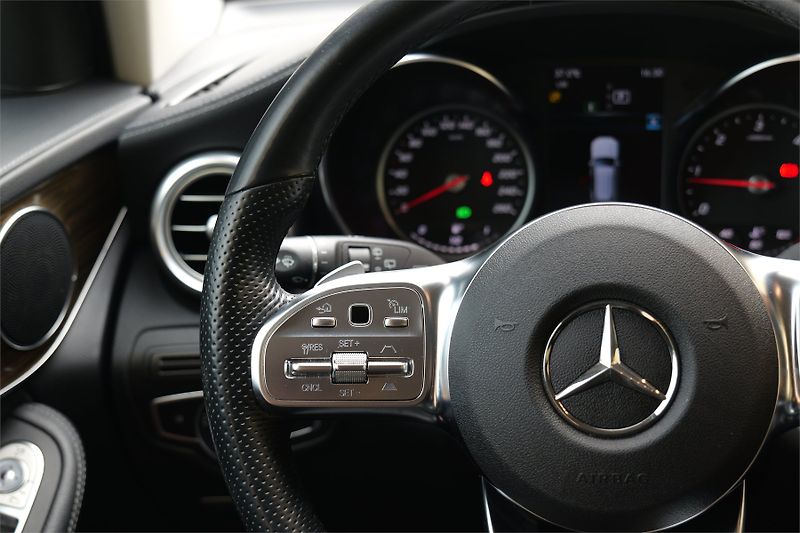 Mercedes-Benz GLC 220d 4M AMG Masáž 360° Webasto - fotka 13 z 32
