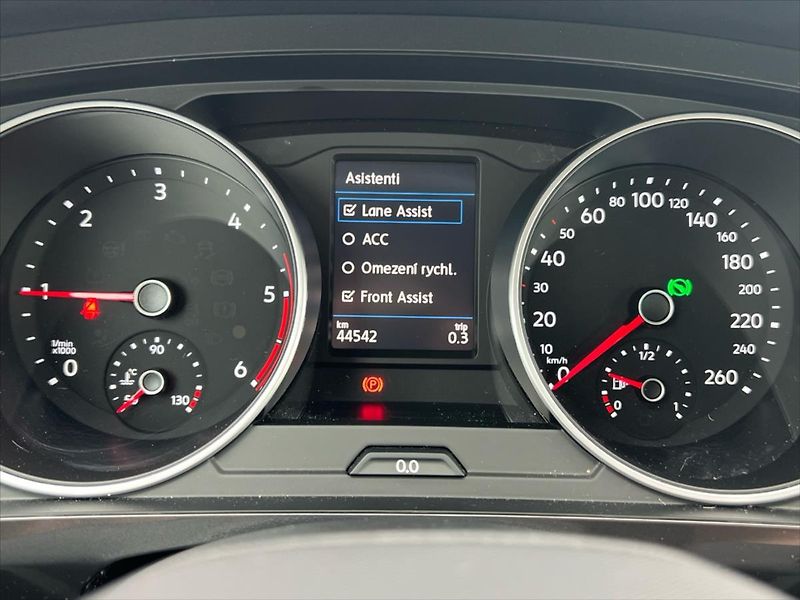 Volkswagen Tiguan 2,0 TDi 110kW 7DSG LIFE - fotka 16 z 27
