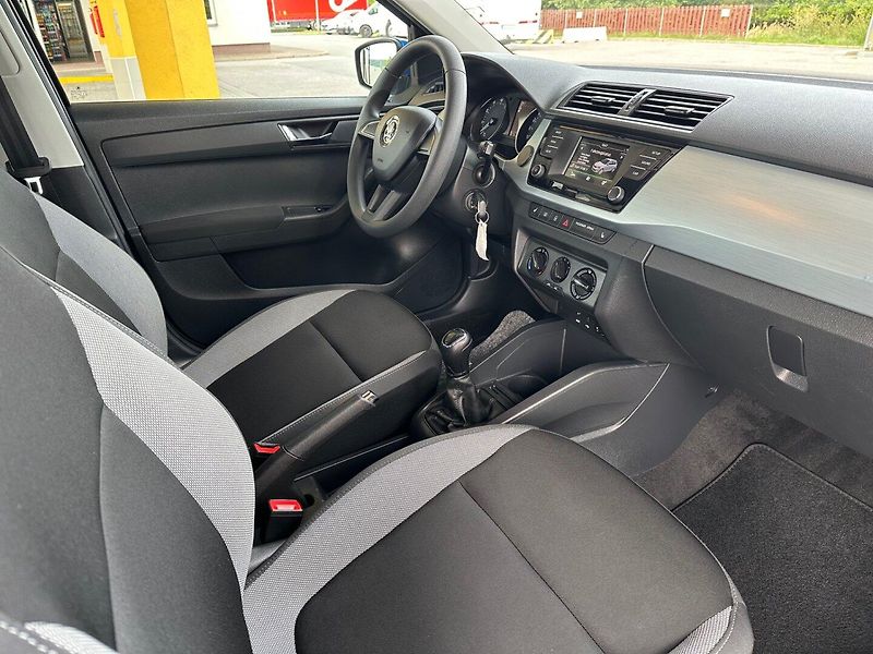 Škoda Fabia (2018) 1.0TSi VÝHŘEV SED. 100%KM - fotka 8 z 18