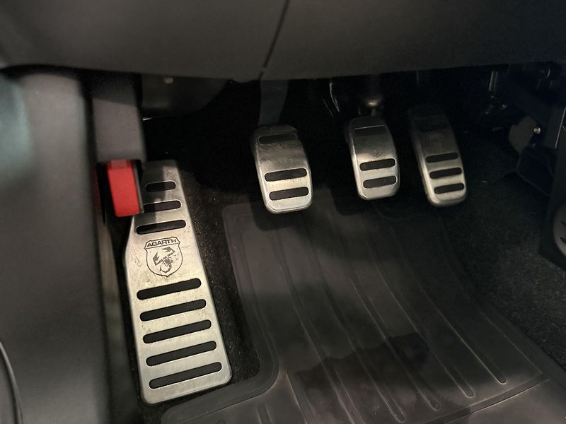 Abarth 595 121kW YAMAHA limited - fotka 10 z 18