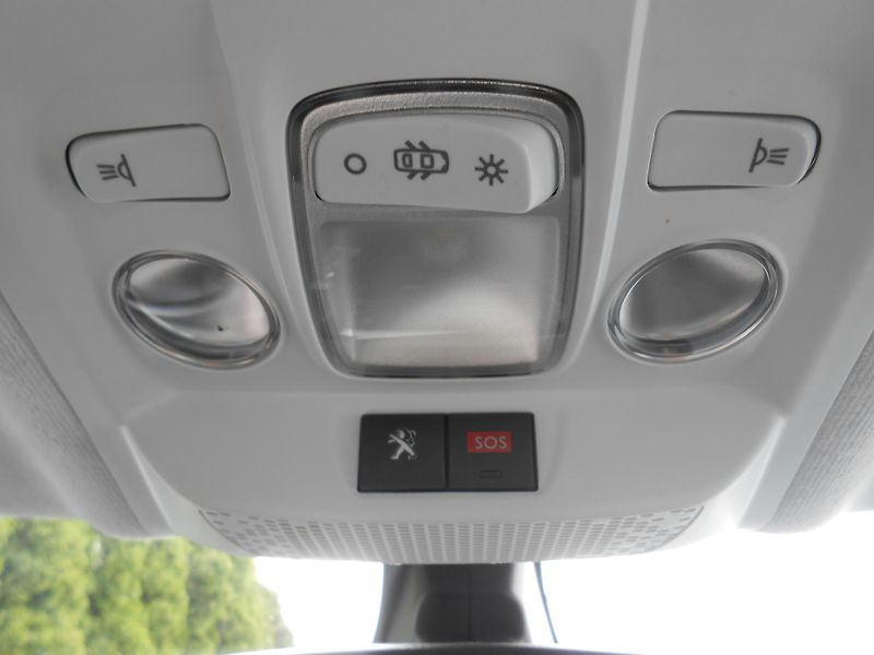Peugeot 208 NAVIGACE,CHROM,LED!! - fotka 33 z 42
