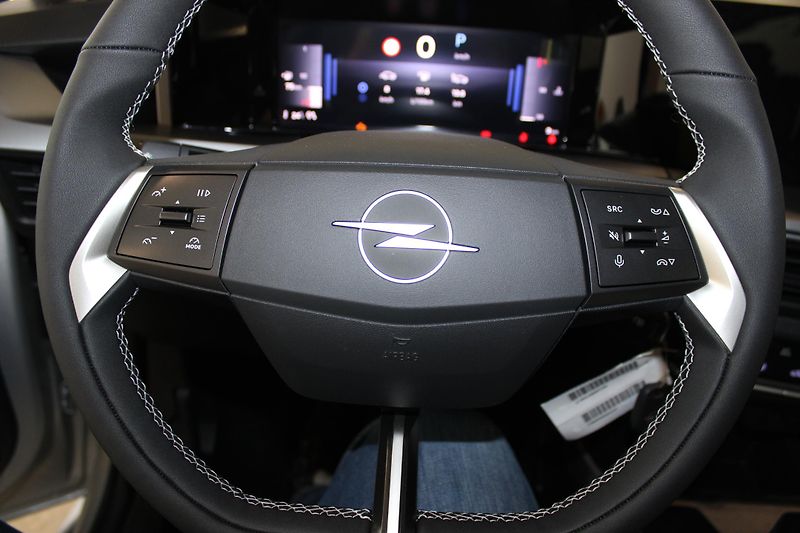 Opel Frontera (2025) Edition Hybrid 1.2 TURBO 107kW - fotka 8 z 16